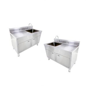 Una poza con mesa y gabetas